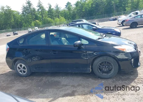 2015 Toyota Prius Four z USA, uszkodzony, nr VIN JTDKN3DU0F1872321